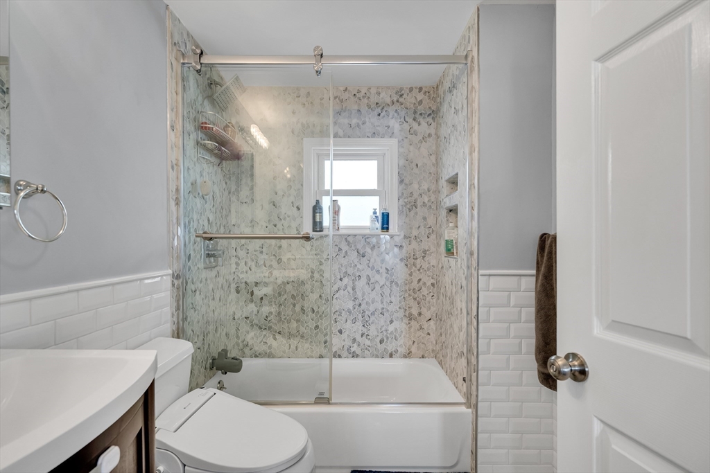 11 Lexington St, Bemis