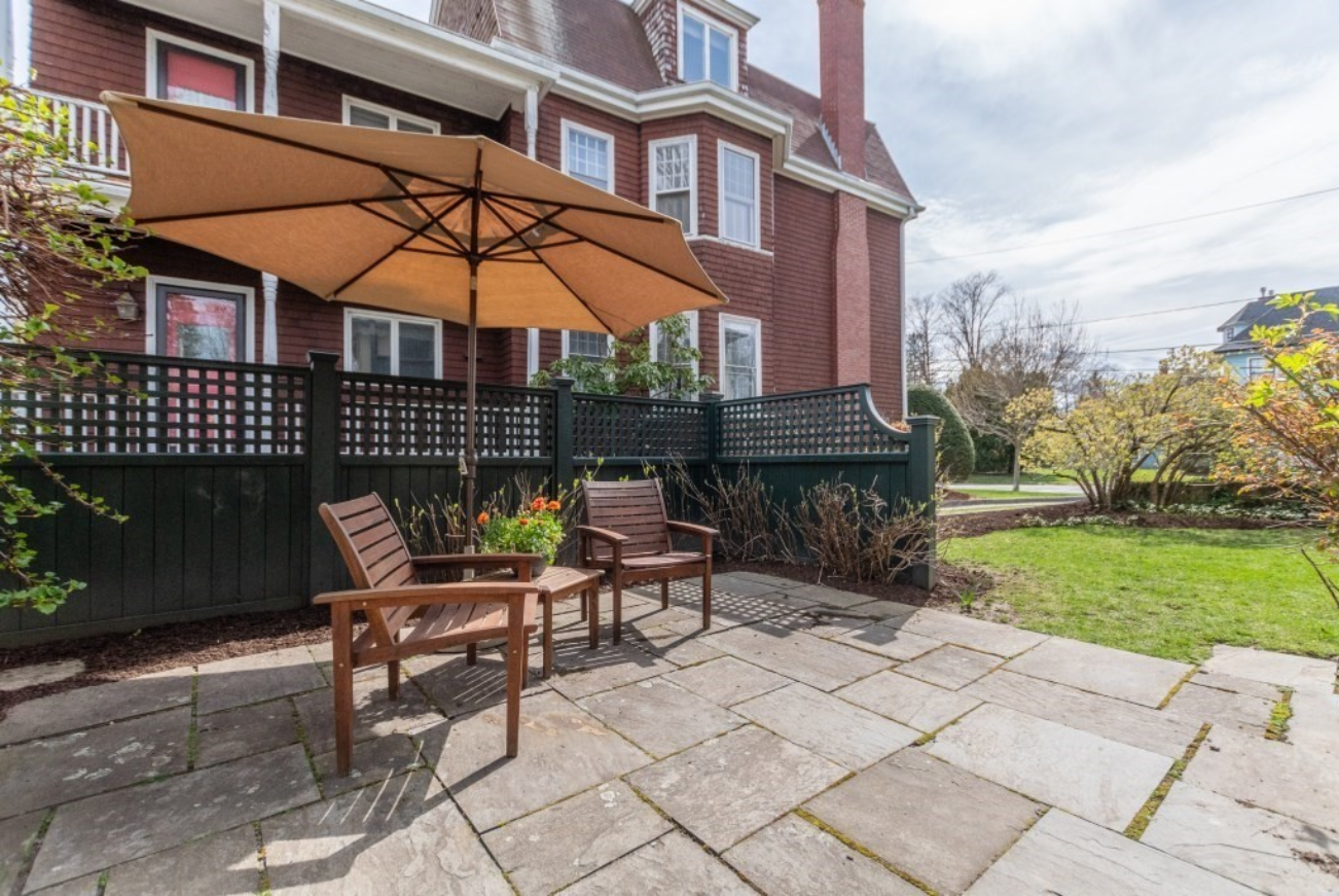 49 Willow St, Belmont