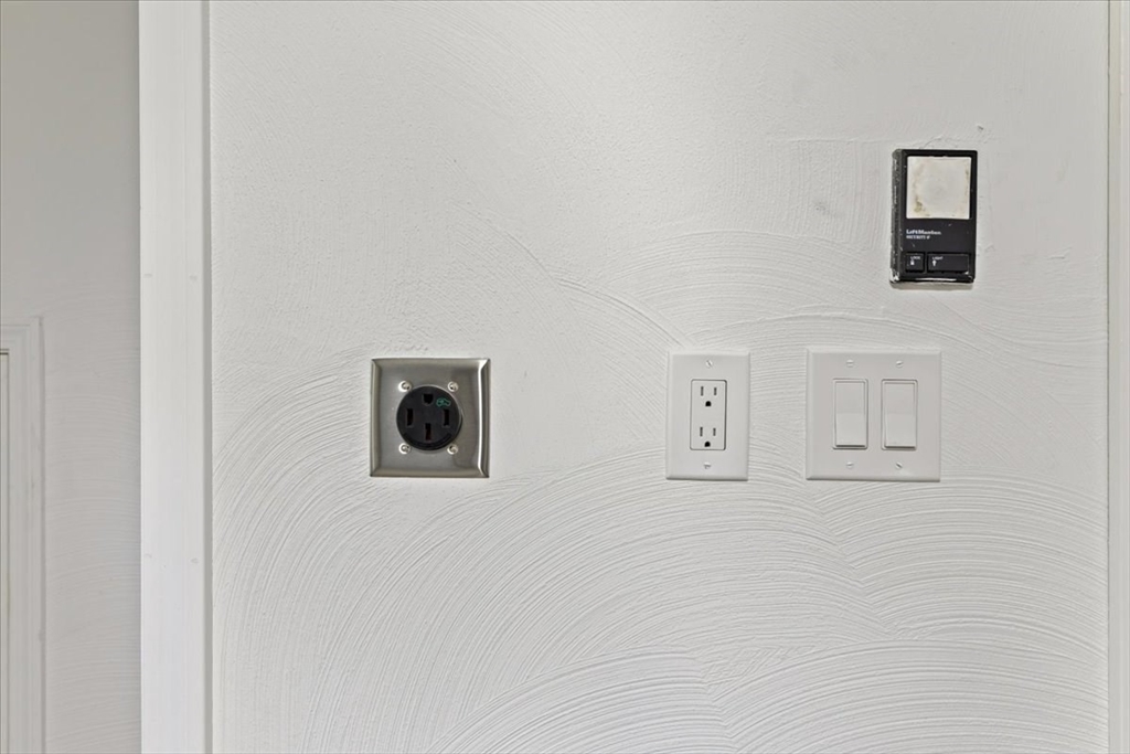 19 Coach Ln, Norwood