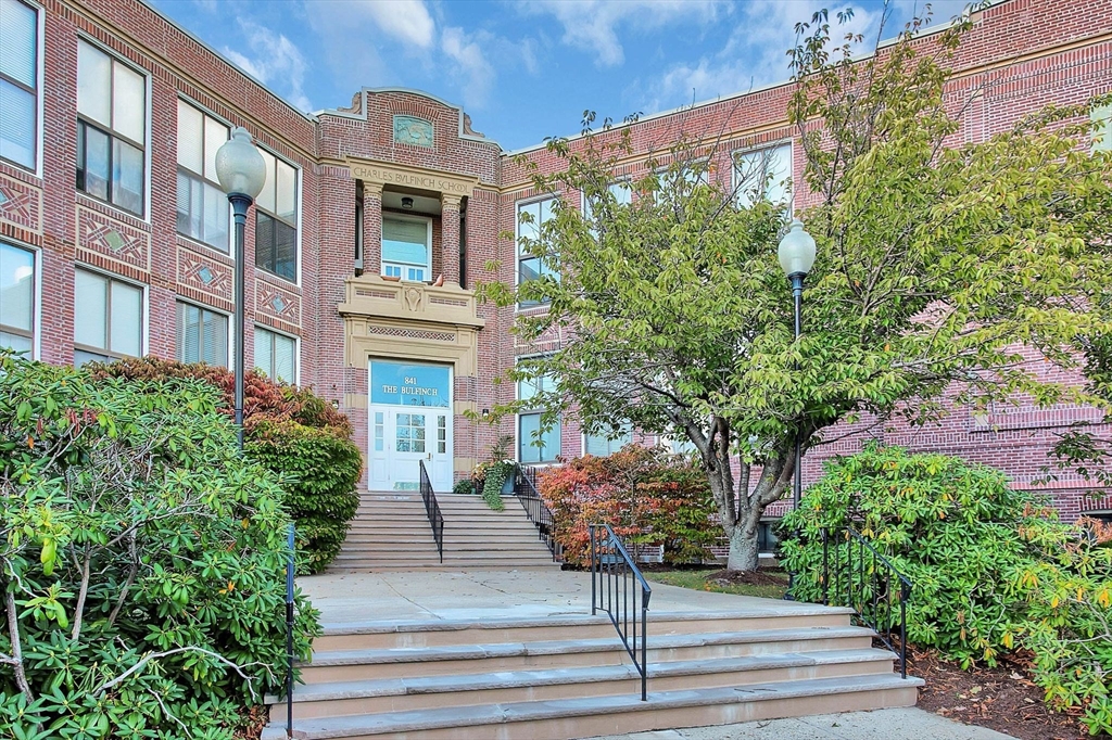 841 Parker St, Mission Hill