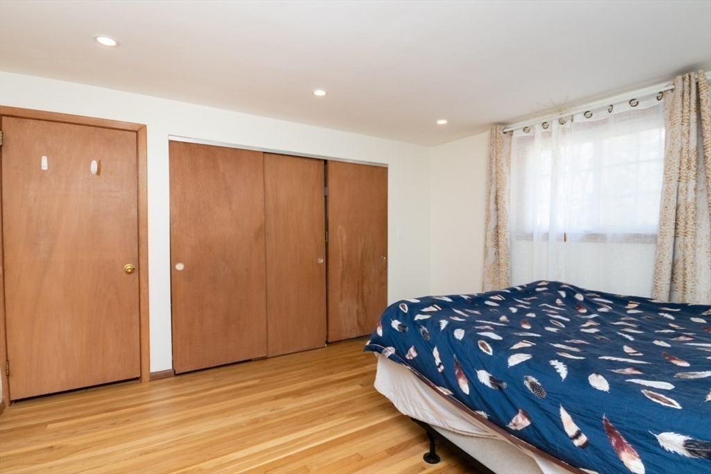 22 Livoli Rd, Framingham