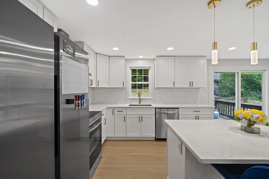 6 Skyview Rd, Woburn