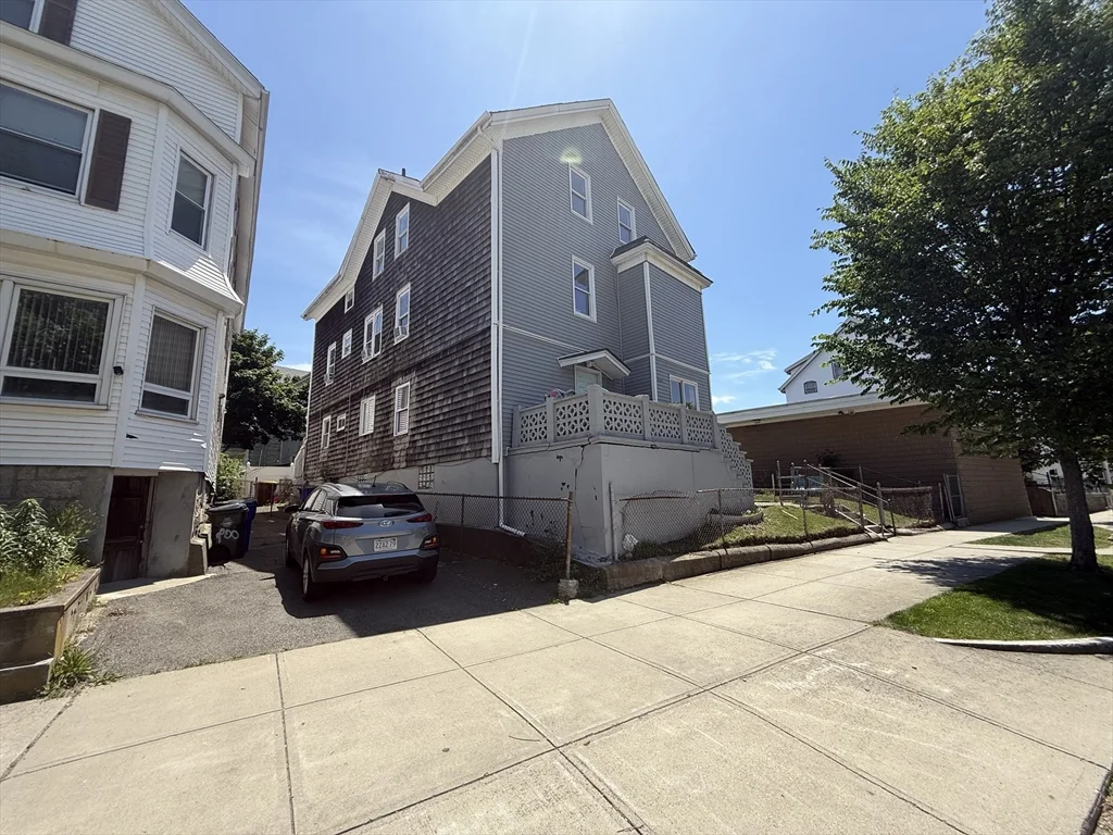 908 Plymouth Ave, Fall River