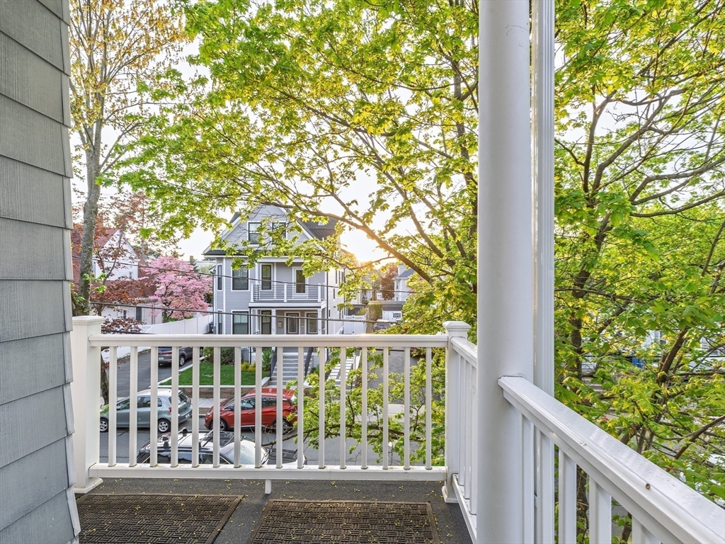 13 Oxford Ave, Belmont