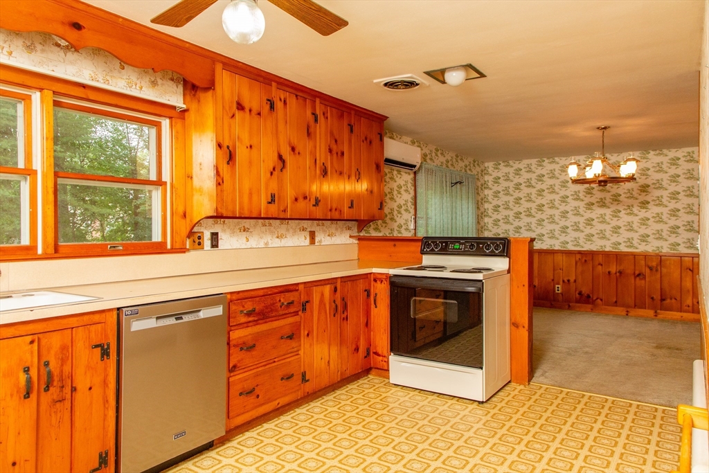 88 Sutherland Rd, North Attleboro