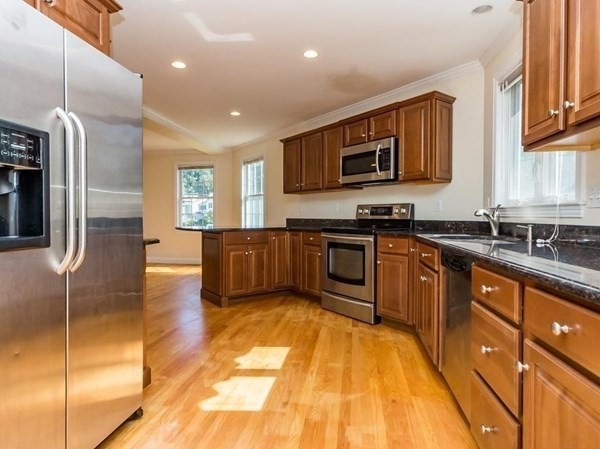 37 Hiawatha Ave, Waltham