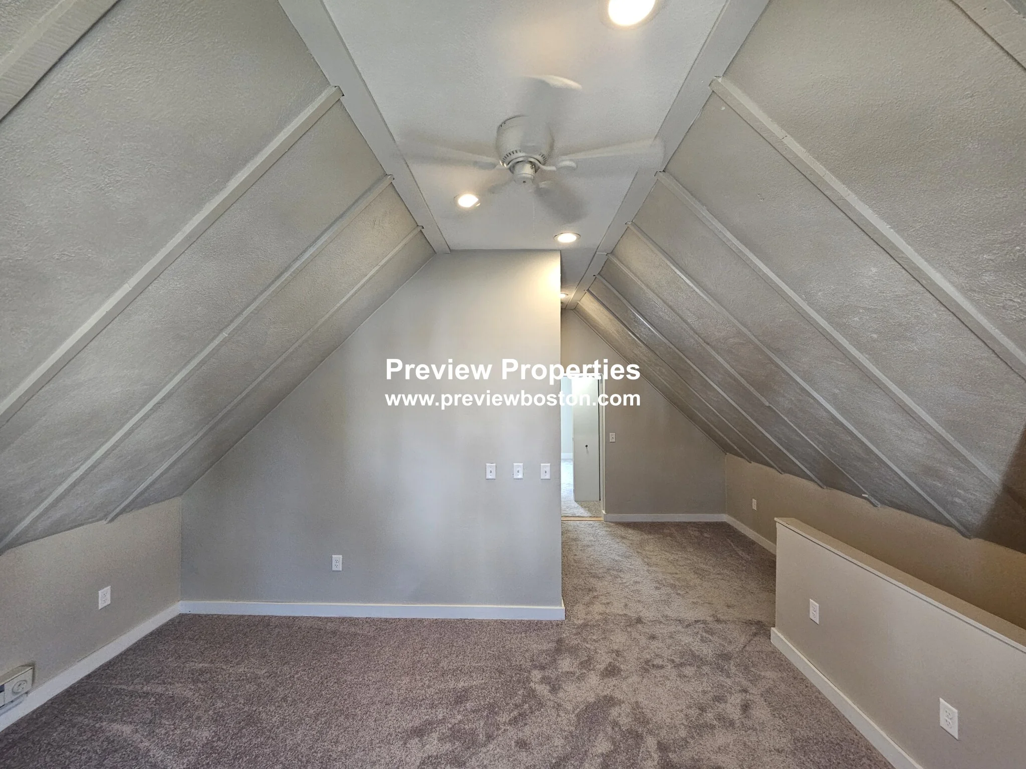 33 Linden St, Everett