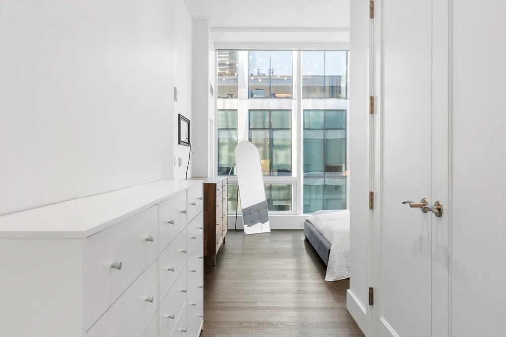 50 Liberty Dr, Seaport District