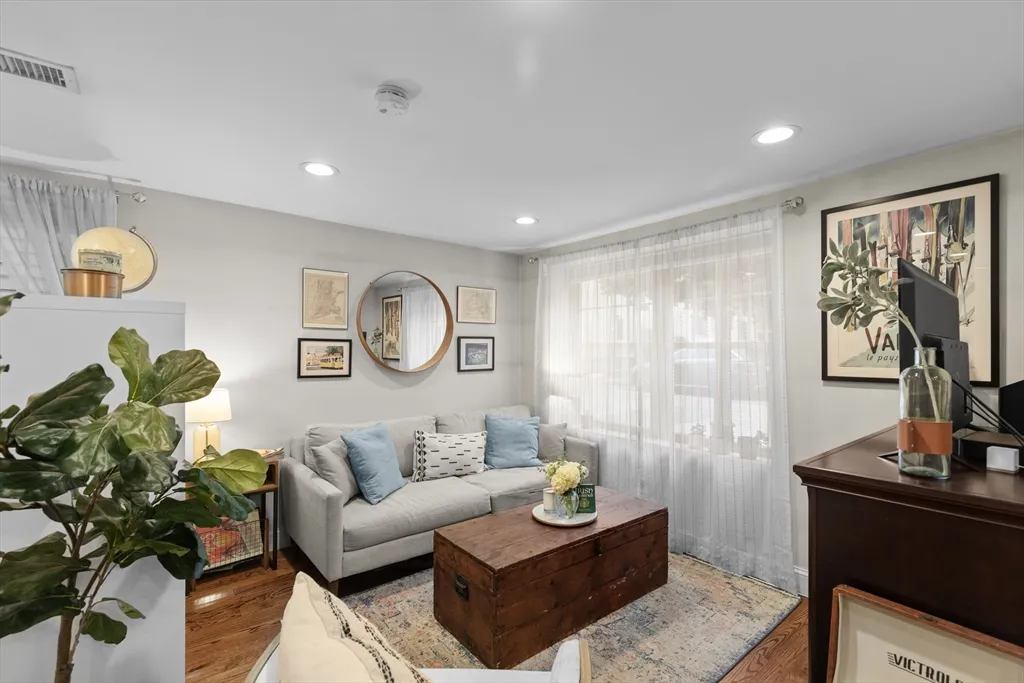 297 D St, South Boston