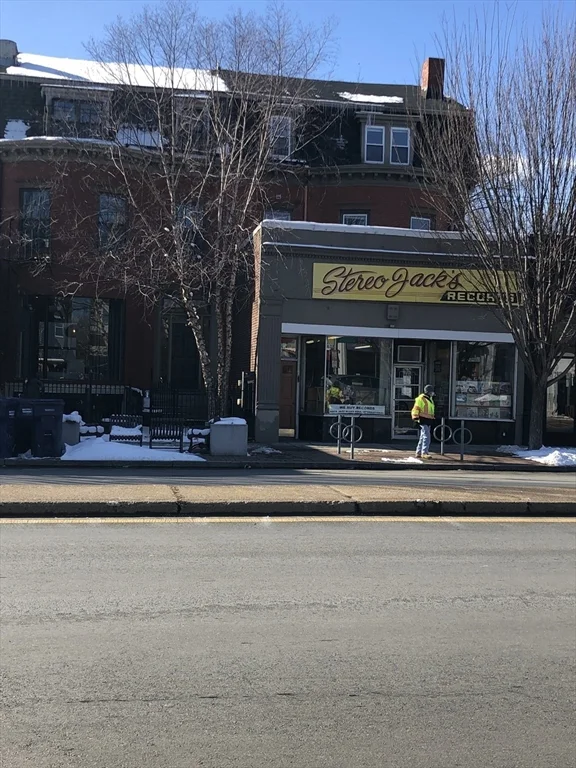 1686 Massachusetts Ave, Neighborhood Nine