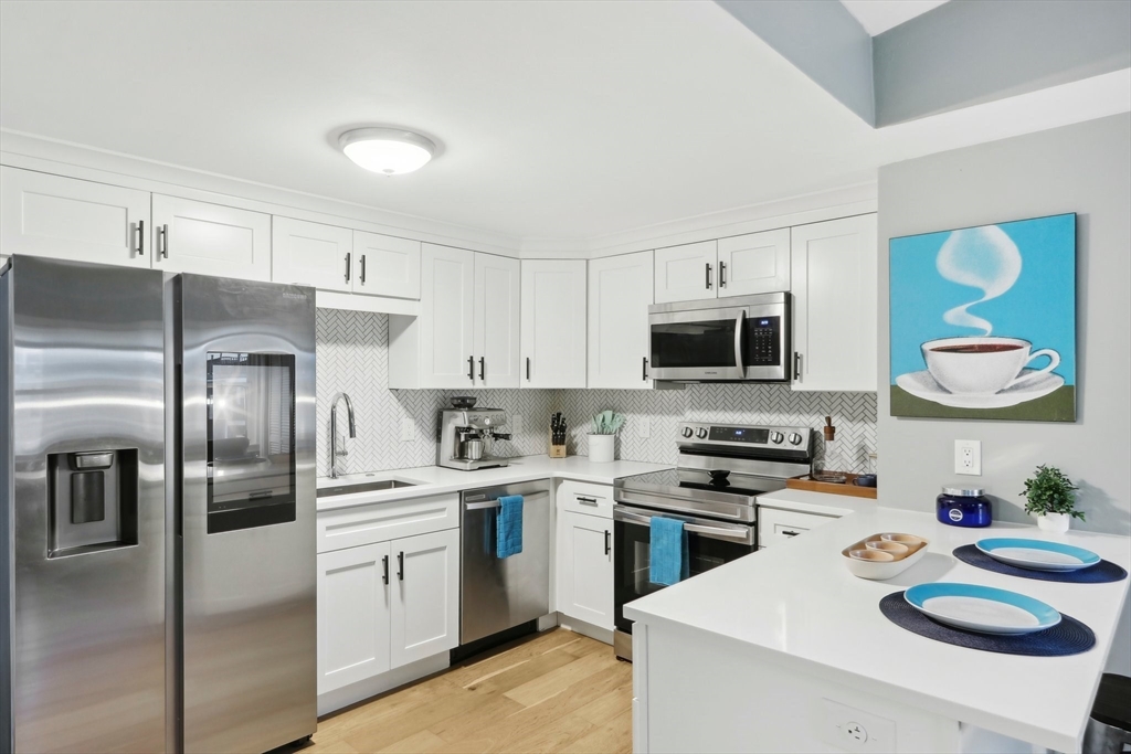 115 W 7th St, South Boston