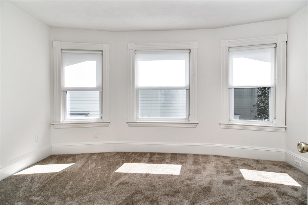 76 Walnut St, Natick