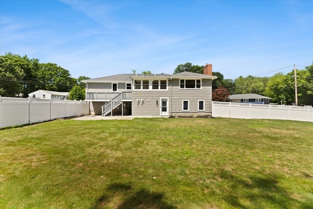 19 Coach Ln, Norwood