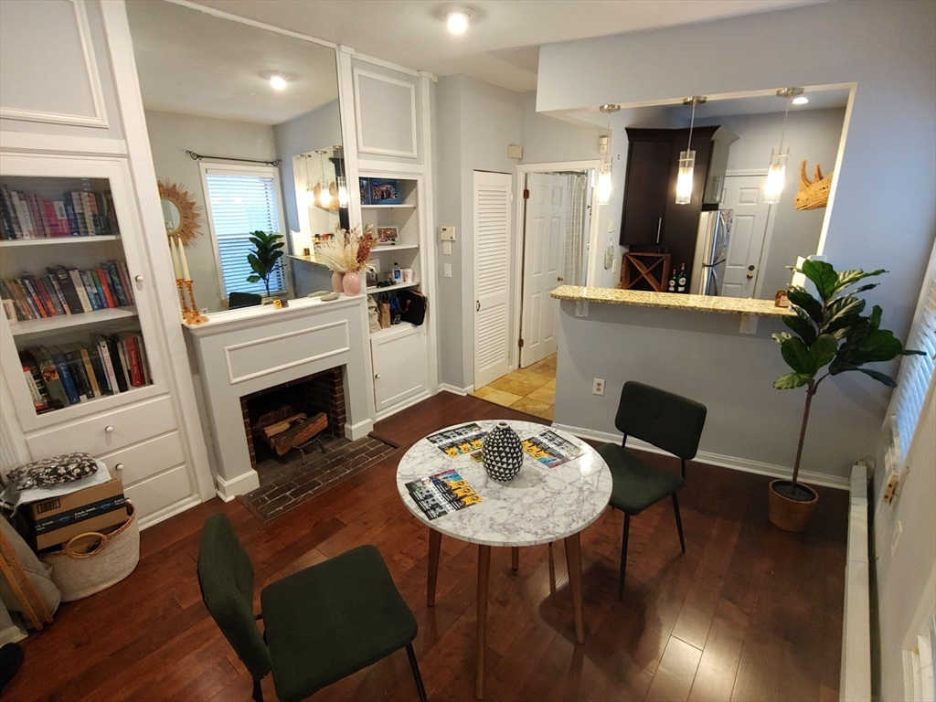 61 West Cedar St, Beacon Hill