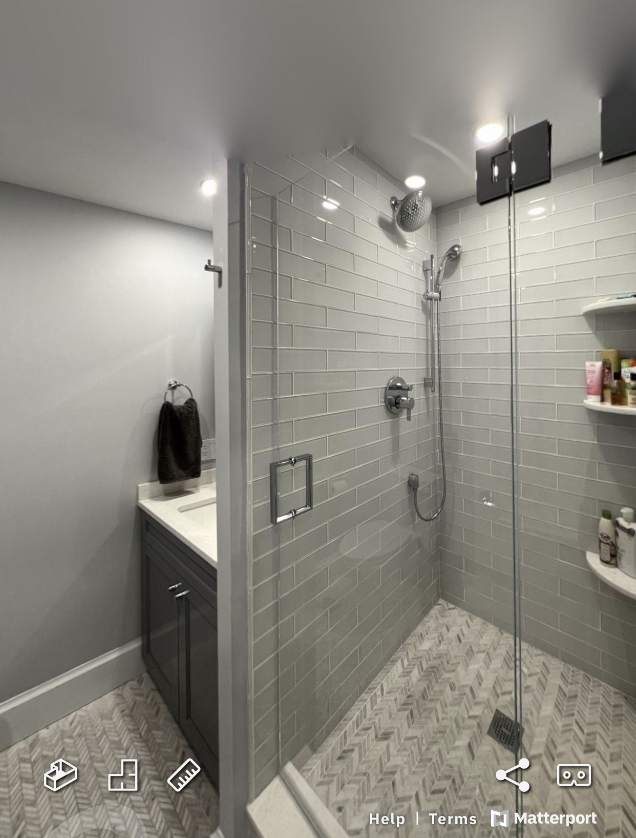 85 East India Row, Downtown