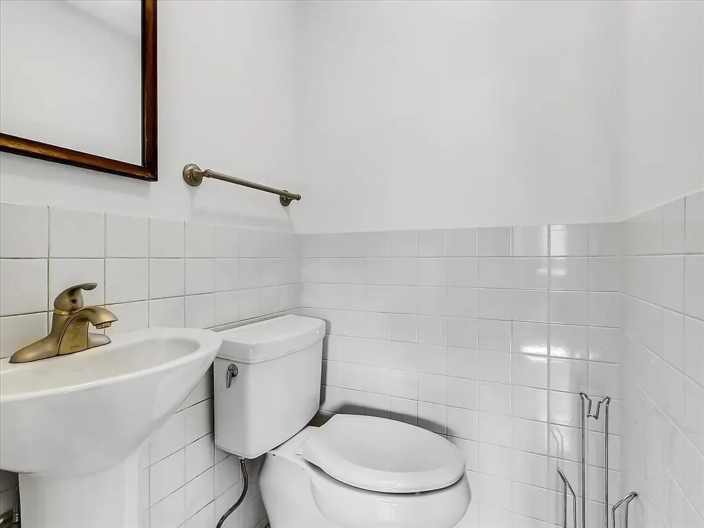 63 Johnson St, West Roxbury