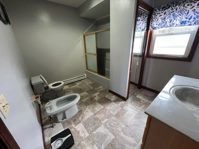 1657 Meridian, Fall River