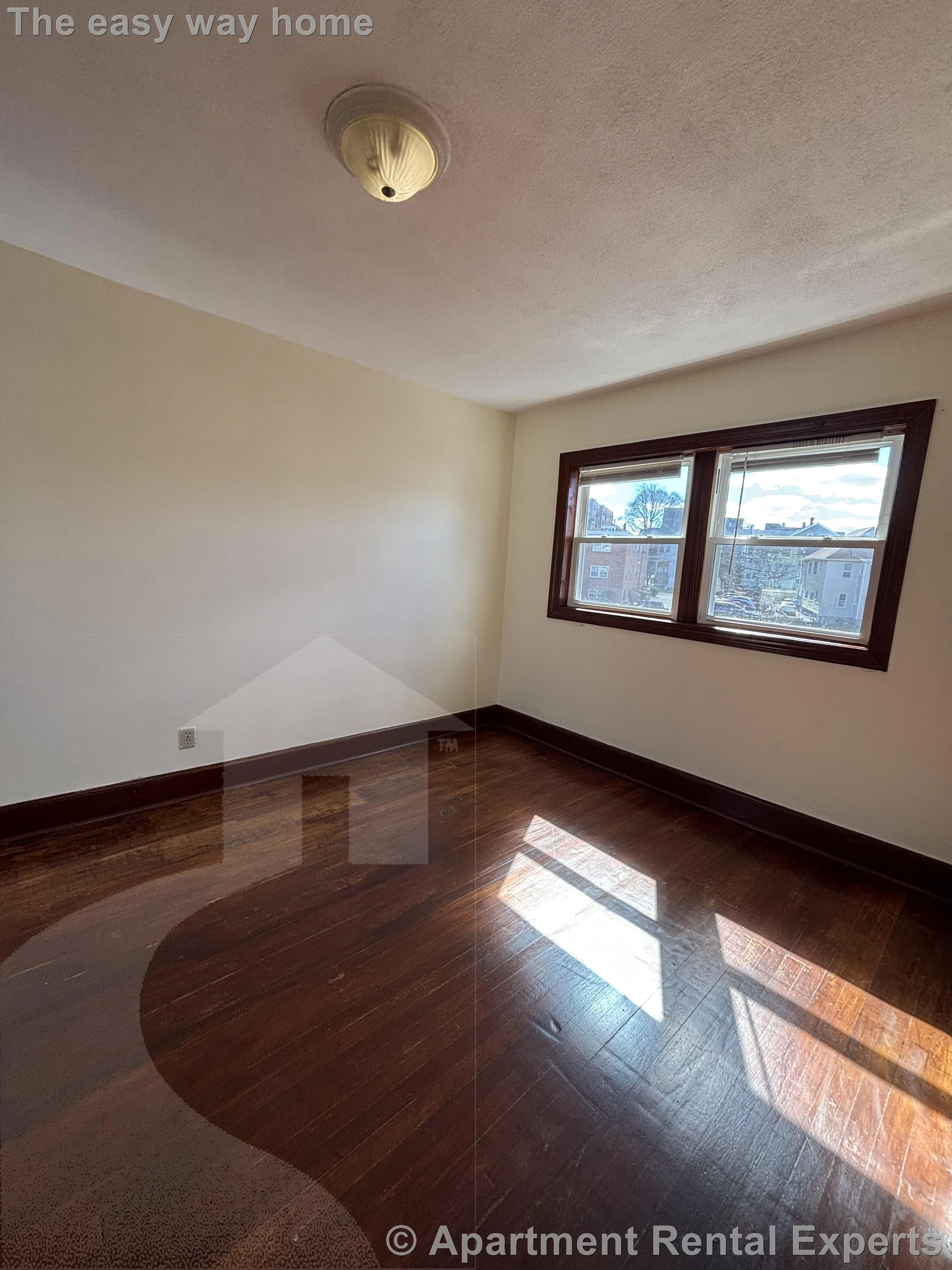 569 Main St, Magoun Square