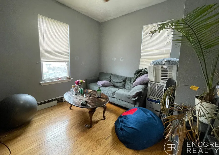 8 Eldora St, Mission Hill