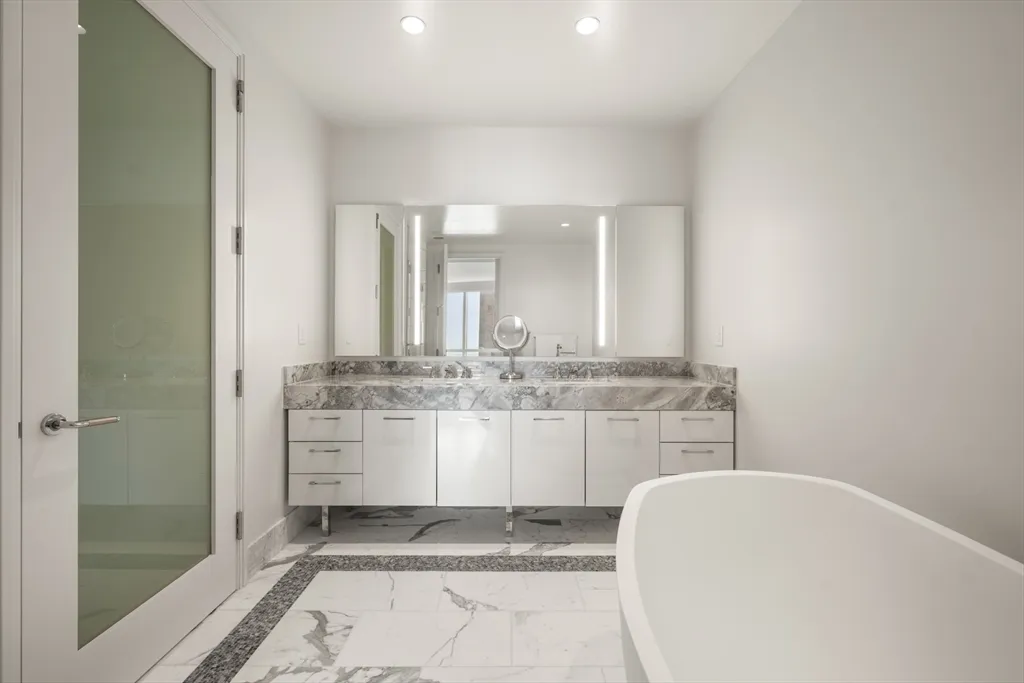 240 Devonshire St, Downtown