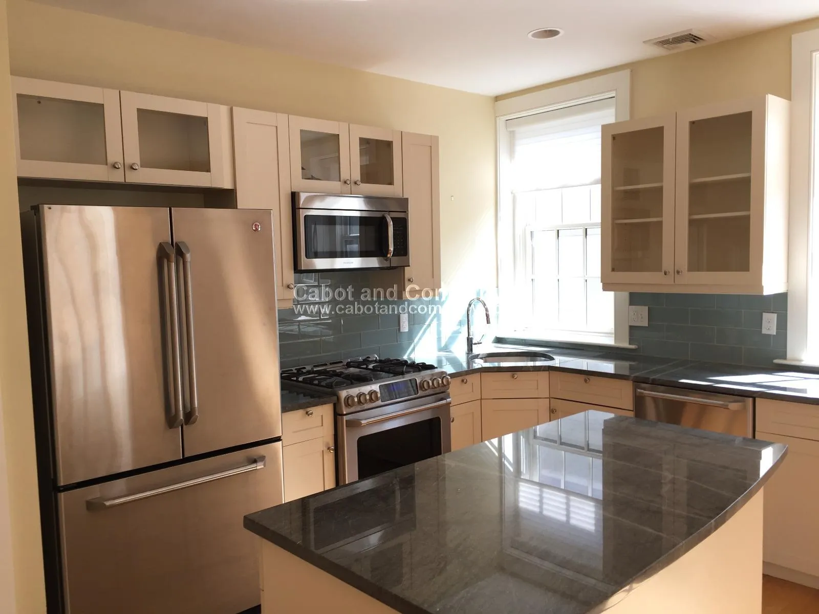 72 Hamilton St, Cambridgeport