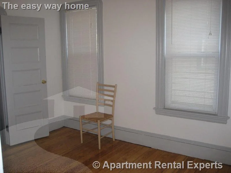 21 Windom St, Davis Square