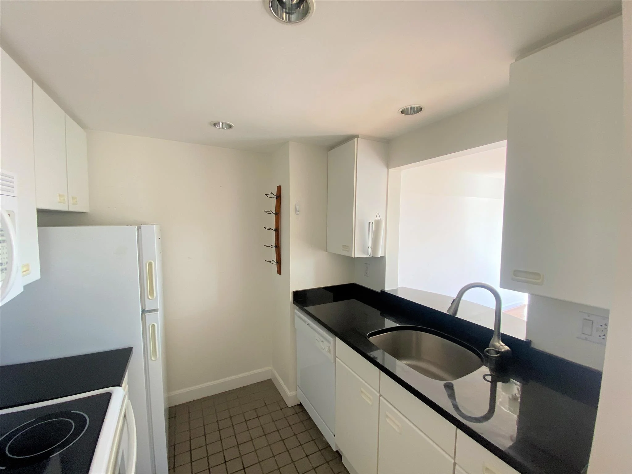 931 Massachusetts Ave, Mid-Cambridge