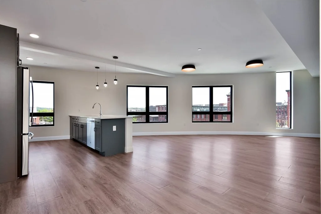 215 Canal St, Lawrence