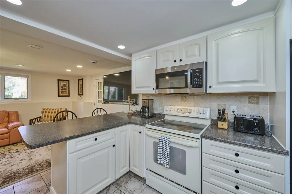 37 Locust St, Burlington