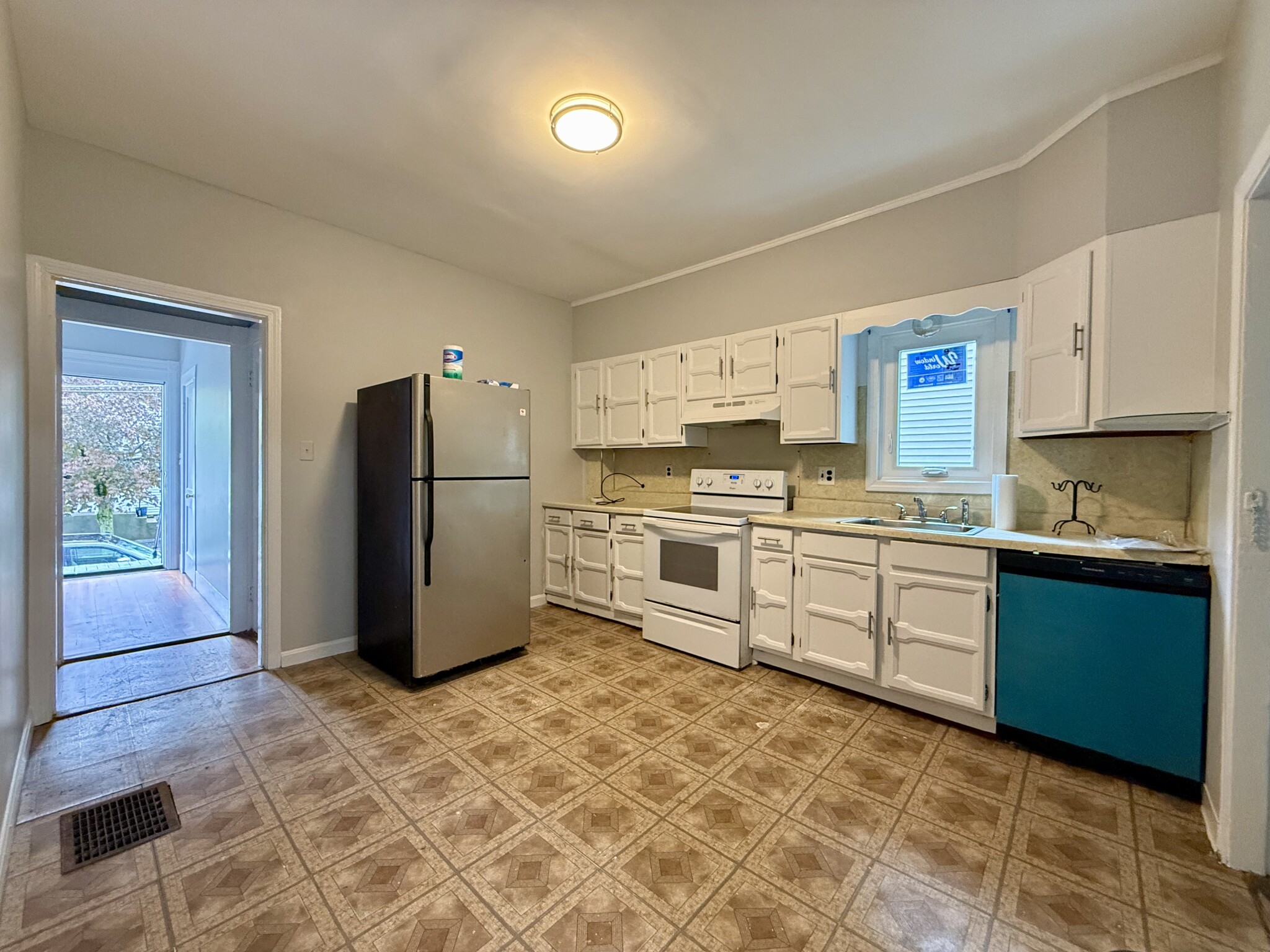 2 Wellington Ave, Banks Square