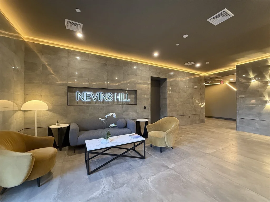 1 Nevins Hill Way, Brighton