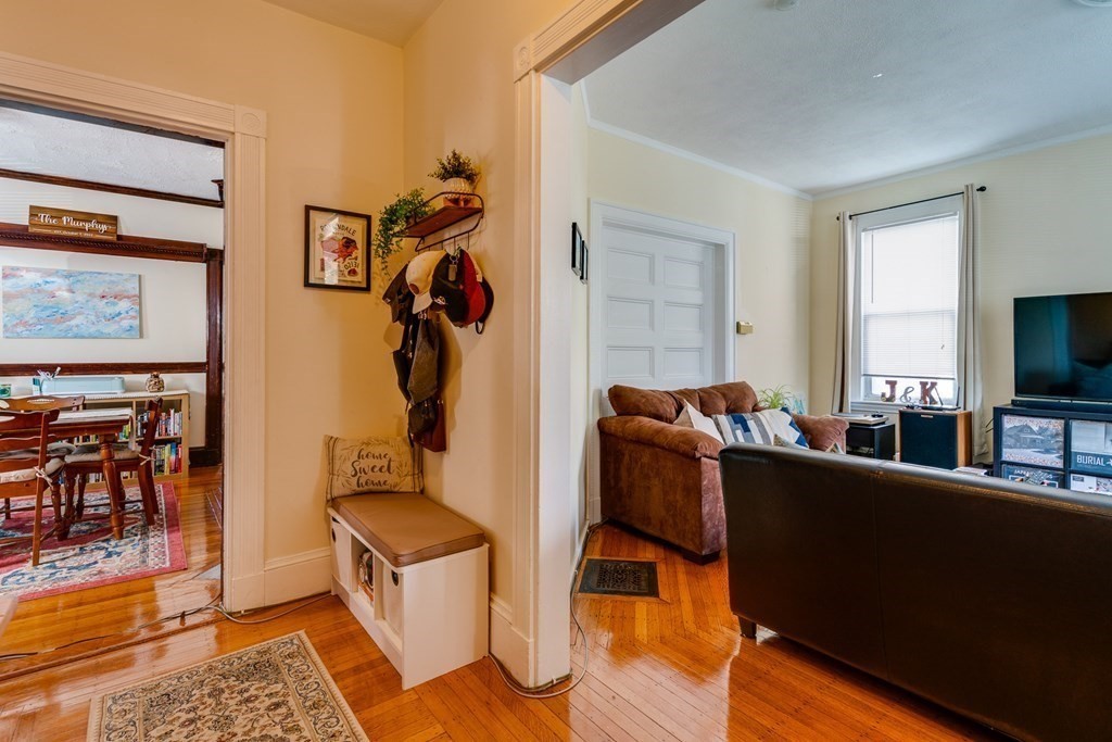 36 Hewlett St, Roslindale