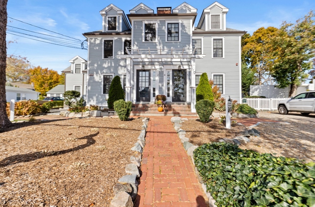 108 Elm St, Cohasset