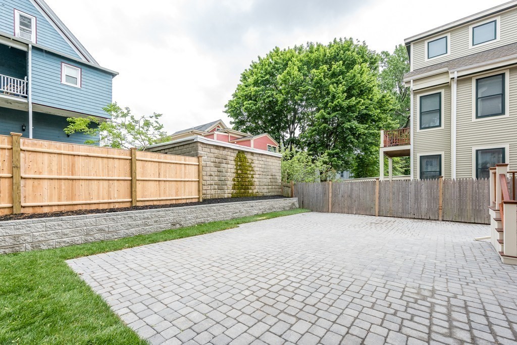 47 Wallace St, Tufts