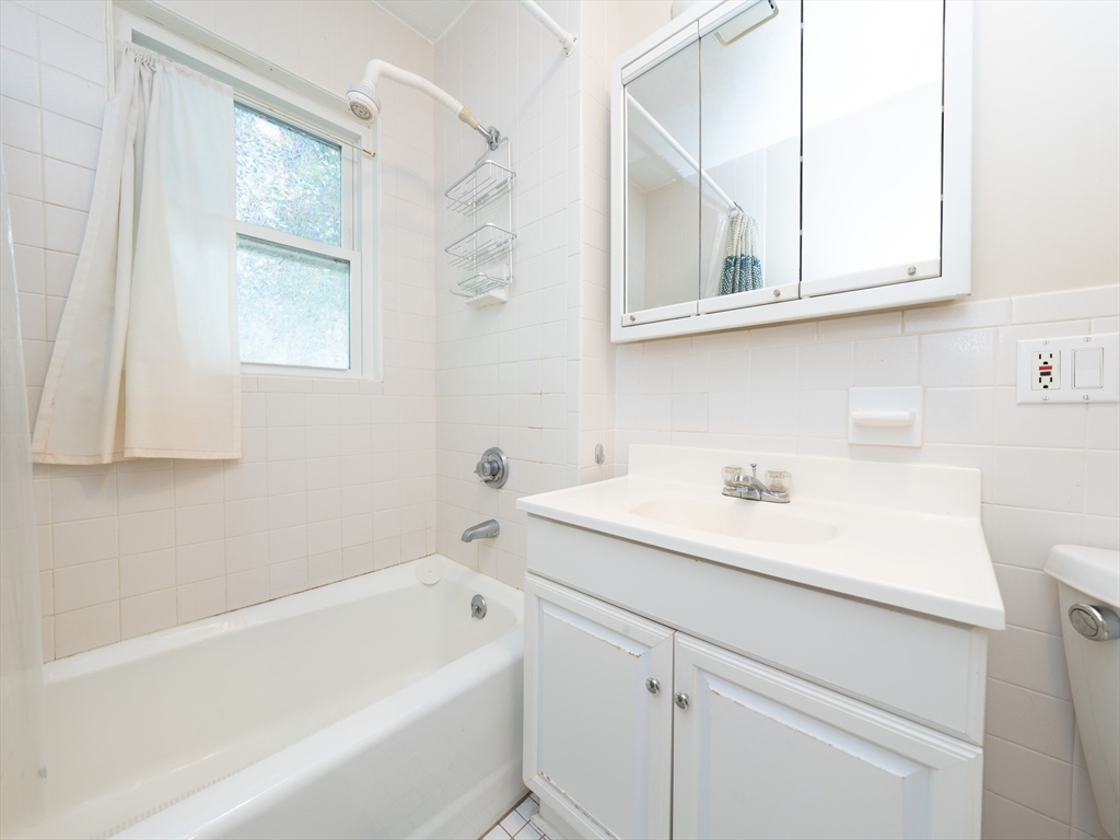 32 Rangeley Rd, Arlington