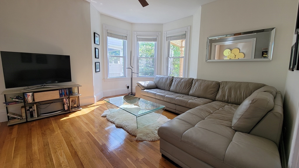 52 Hillsdale Rd, Tufts University