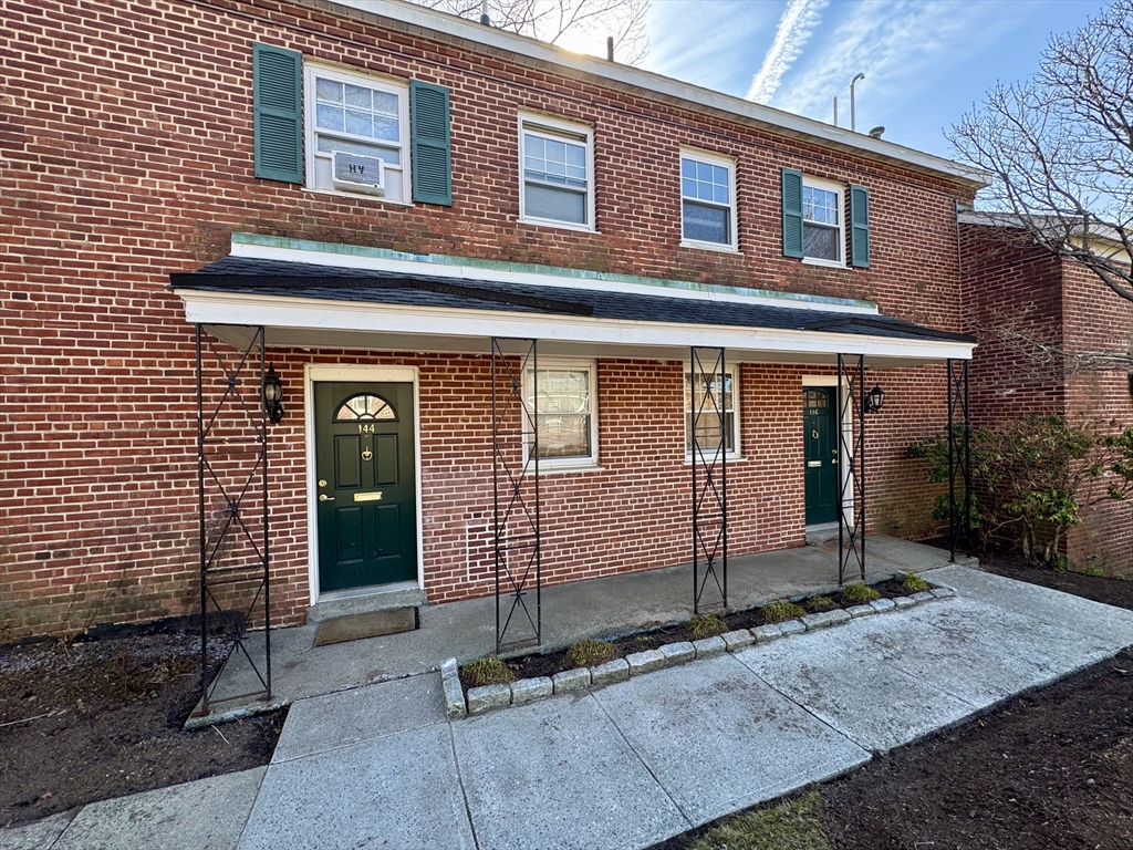 146 Independence Dr, Chestnut Hill