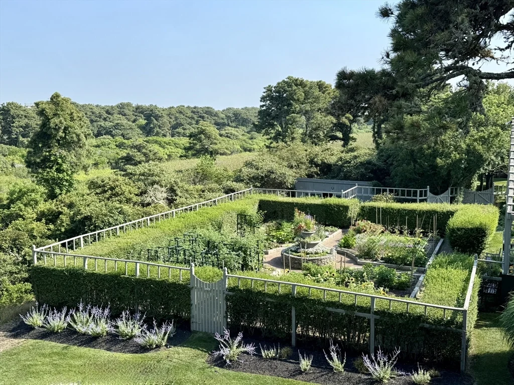 1A Pochick Ave, Nantucket