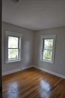 654 Metropolitan Ave, Hyde Park