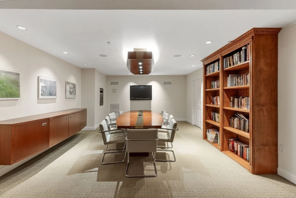 20 Chapel St, Longwood