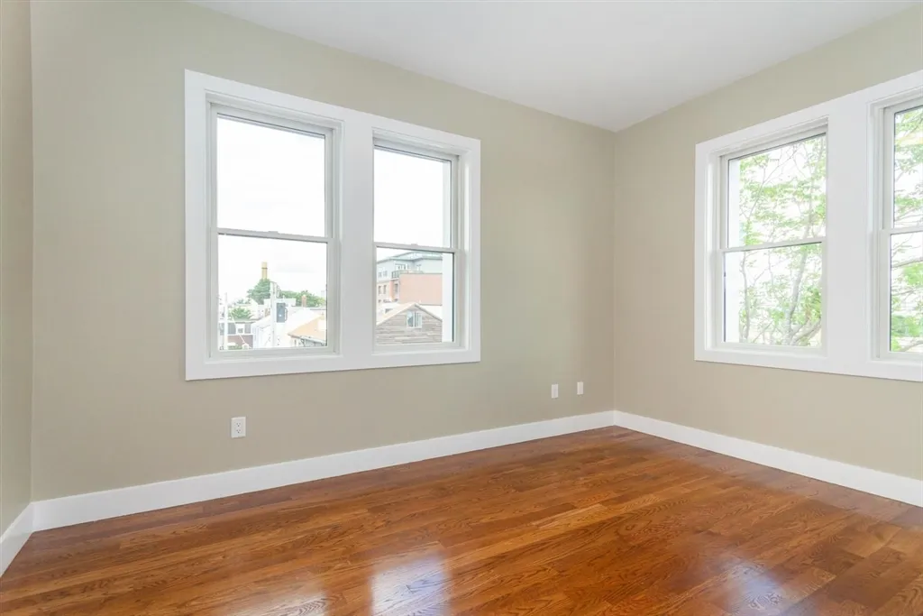 906 East 2nd St, South Boston