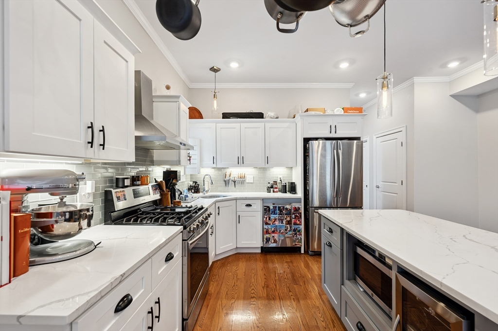 338 Meridian St, East Boston