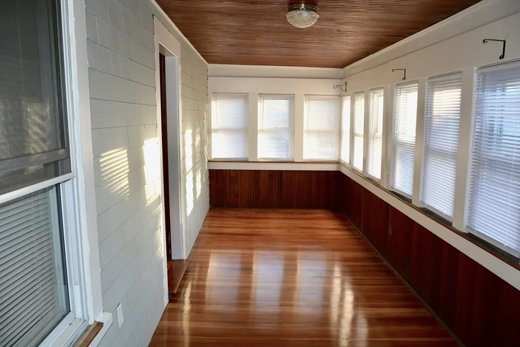 27 Emmons St, Milford