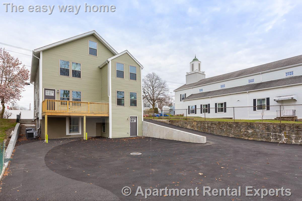 476 Fulton St, Medford Square