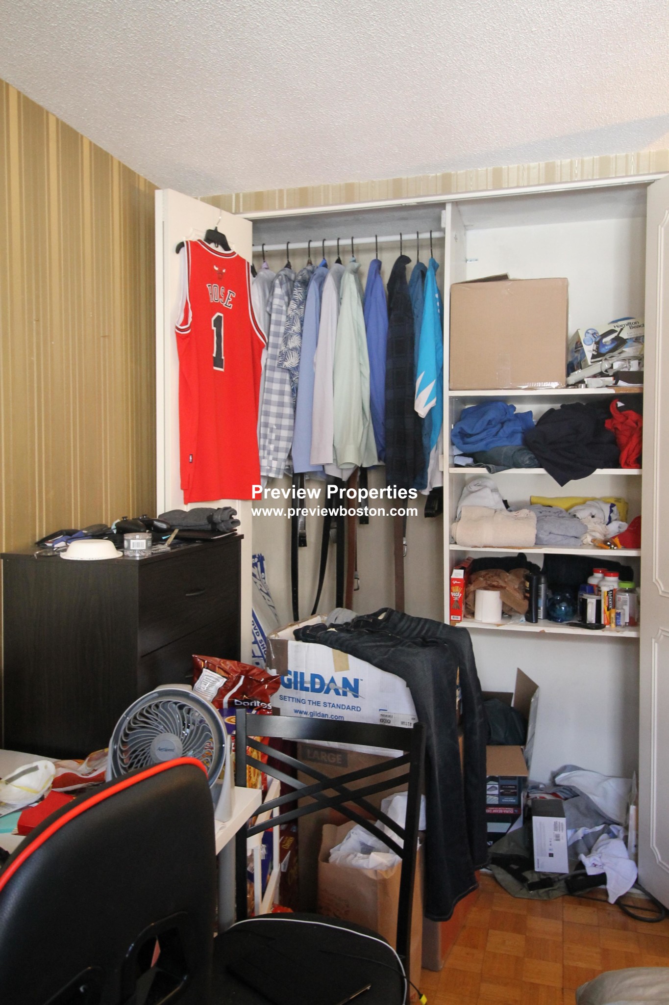 178 Lake Shore Rd, Oak Square