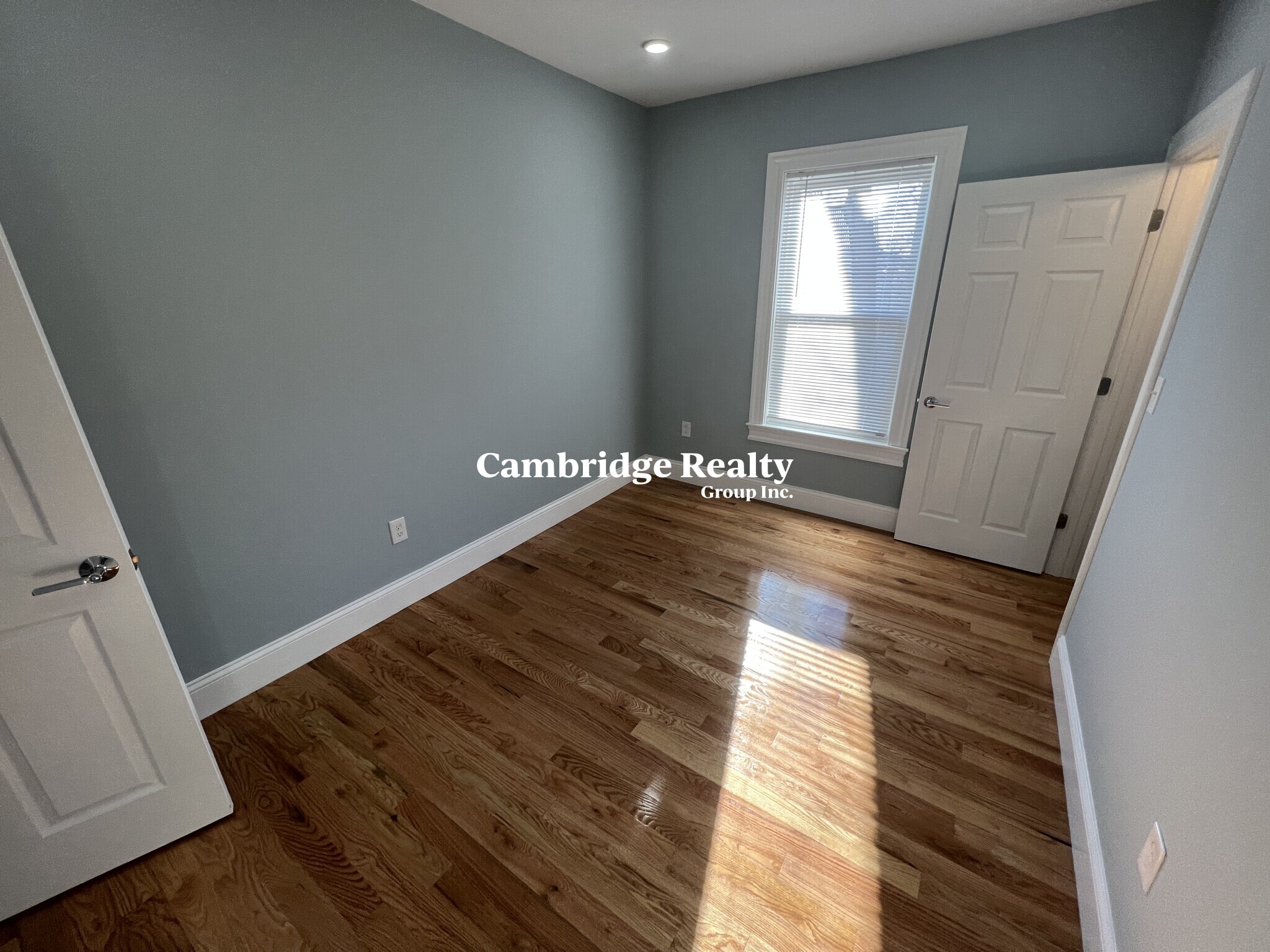 372 Oxford St, Ward Two