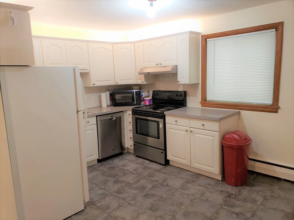 33 Jacqueline Rd, Waltham