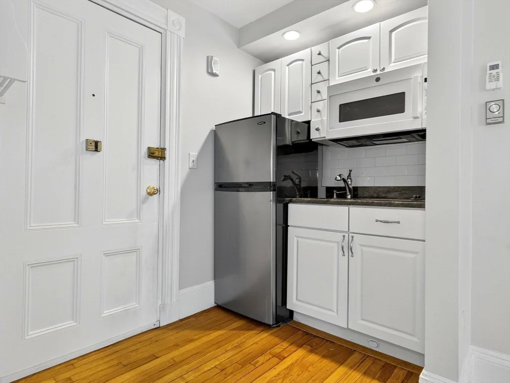226 Newbury St, Back Bay