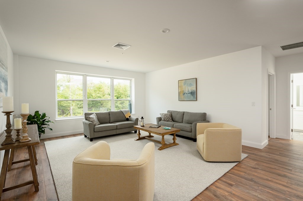 390 Chief Justice Cushing Hwy, Cohasset