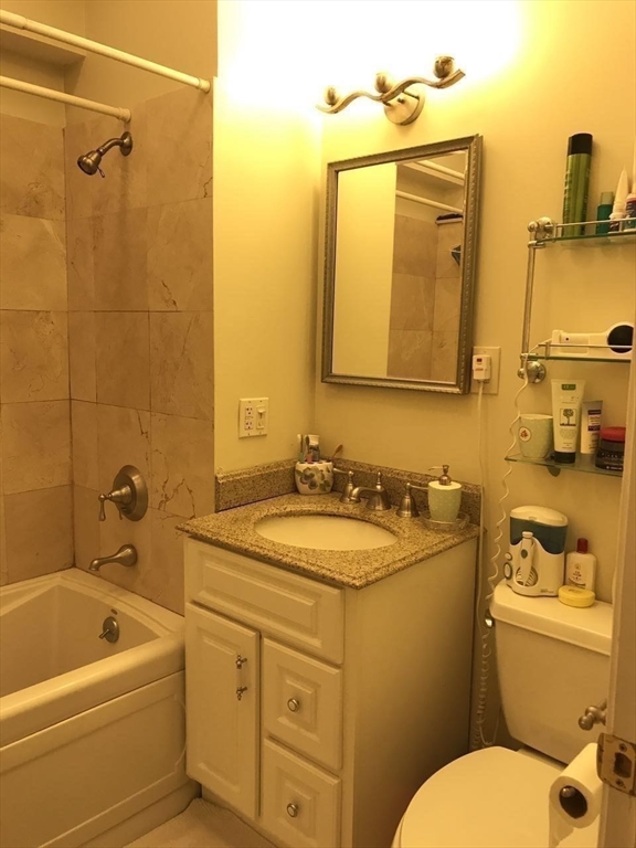 380 Riverway, Mission Hill